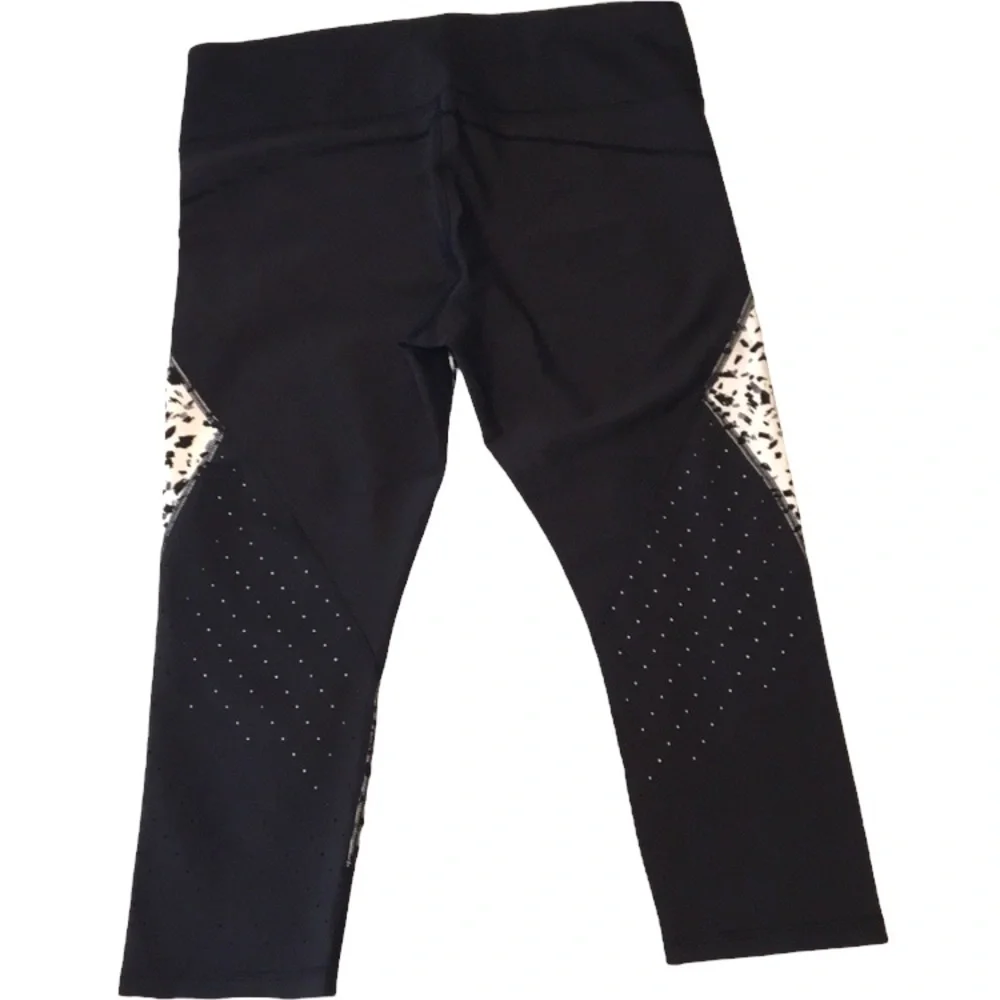 ATHLETA Printed Stealth Trucool Capri size M